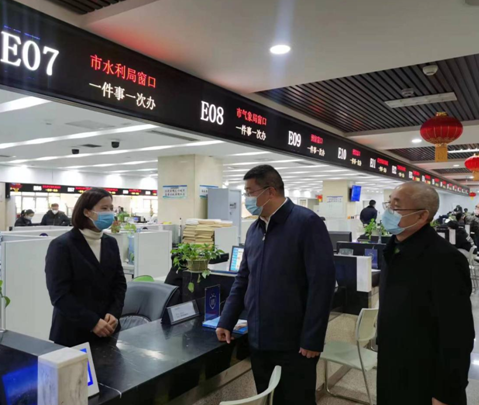 周志敏专题调研局驻市政务中心窗口工作